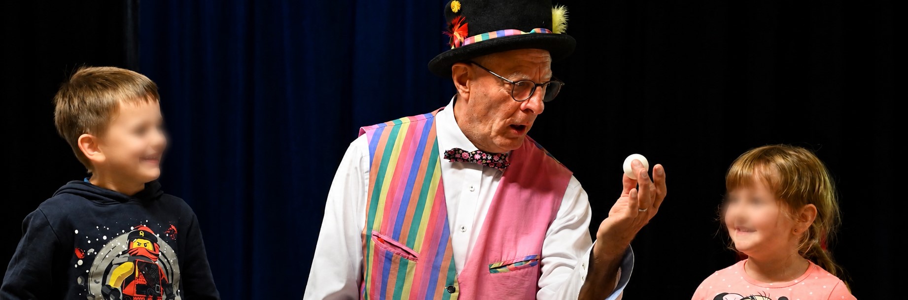 Mitmach-Zaubershow für Kinder von 7 bis 12 Jahren – Zauberkünstler Batek